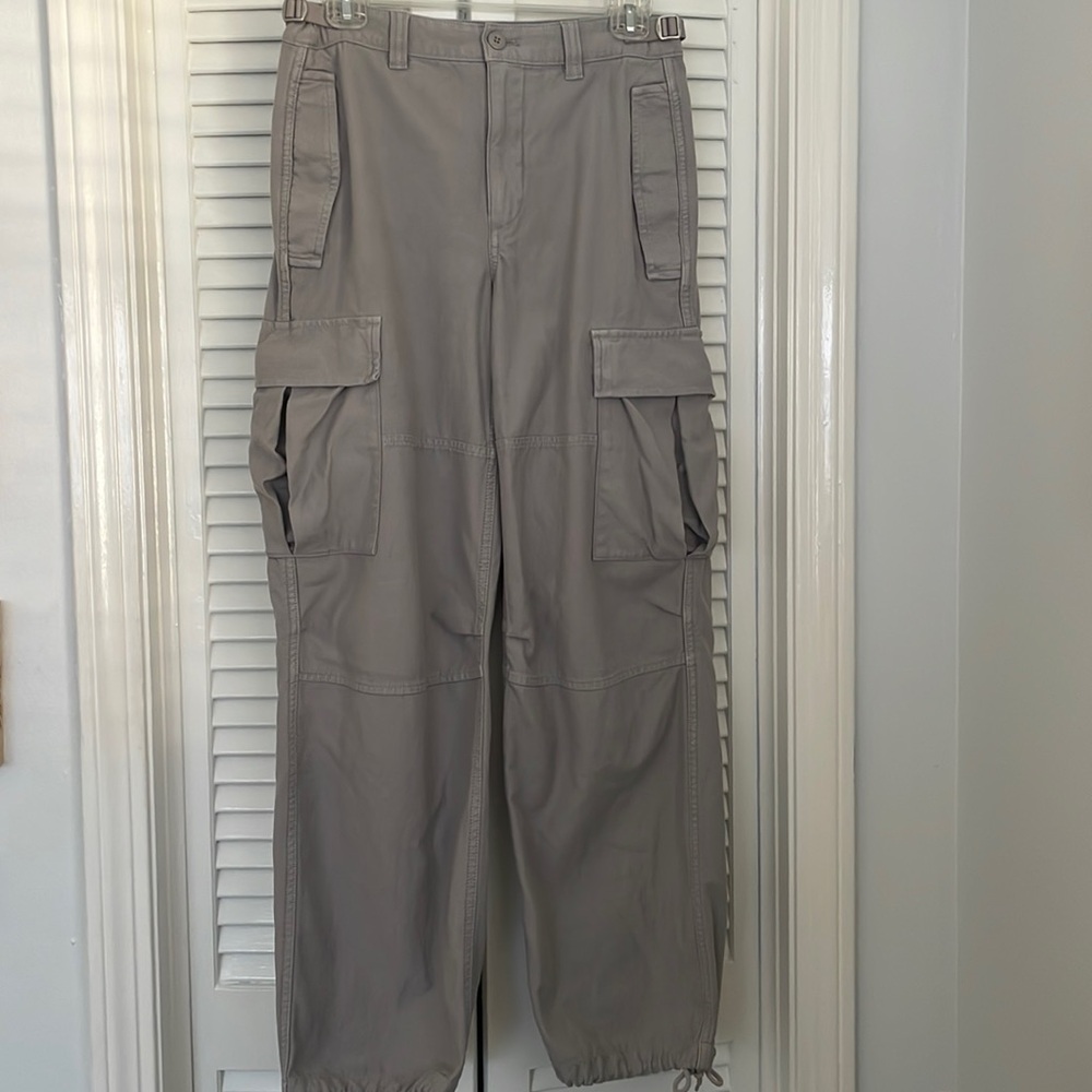 Aritizia TNA Supply Cargo Pant in Limited Edition Gray Color